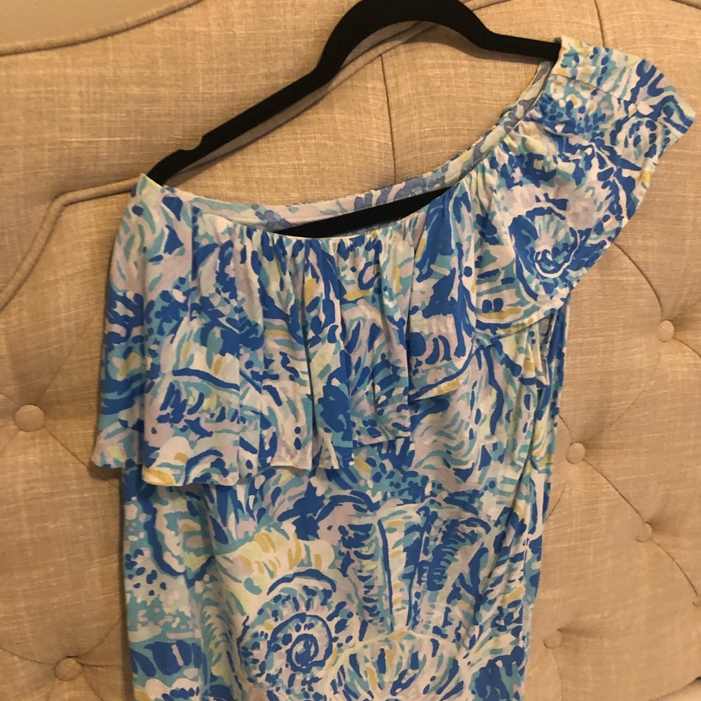 Lilly Pulitzer one sleeve top.